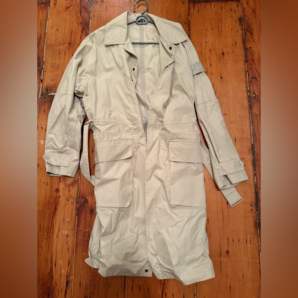 Tan coat cotton coat from STONE ISLAND. Size: Medium, never worn. New